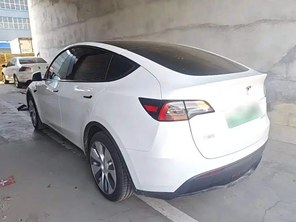 Tesla Model Y — фото 5