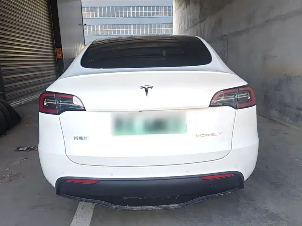 Tesla Model Y — фото 4