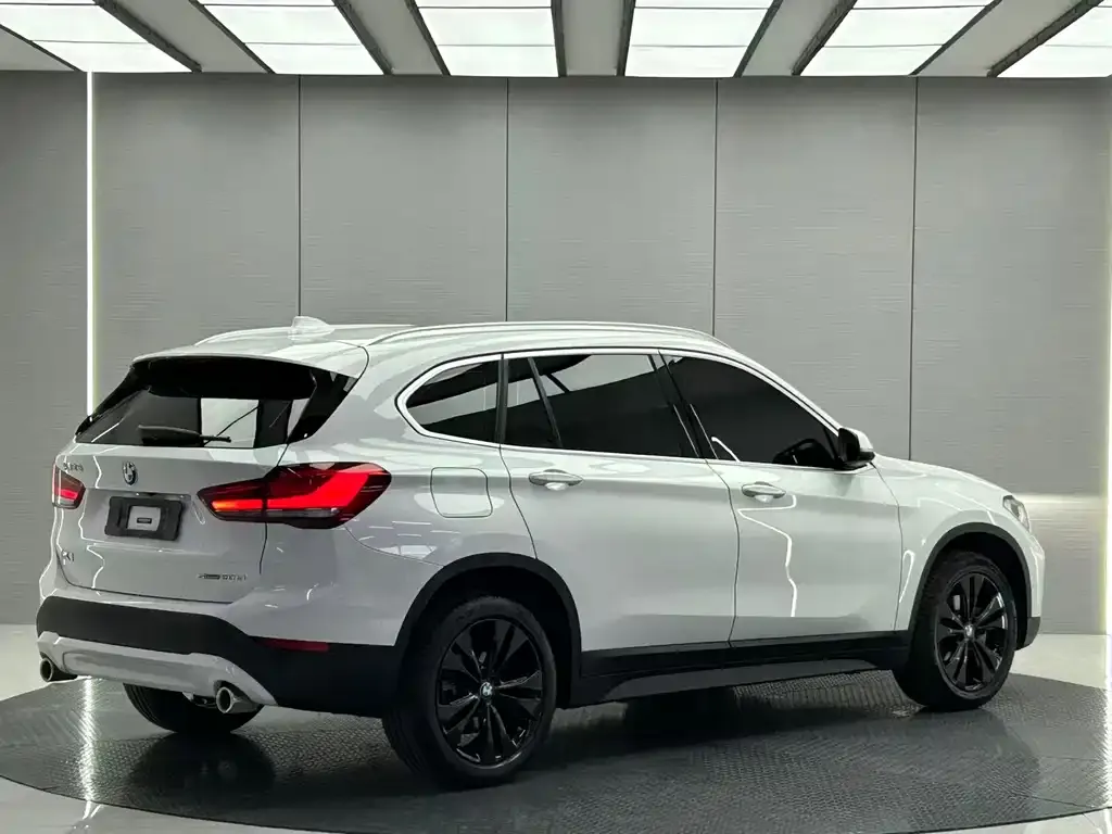 BMW X1 — фото 5
