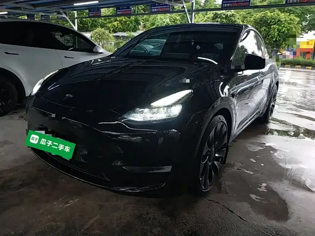 Tesla Model Y — фото 1
