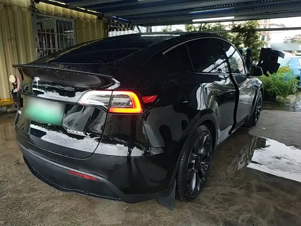 Tesla Model Y — фото 8