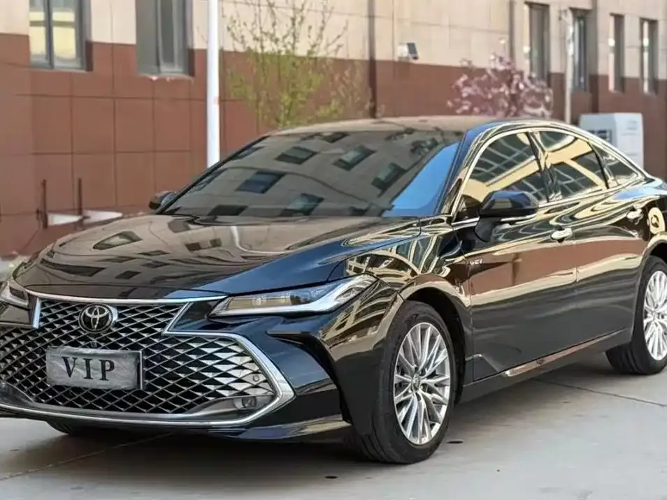 Toyota Avalon — фото 1