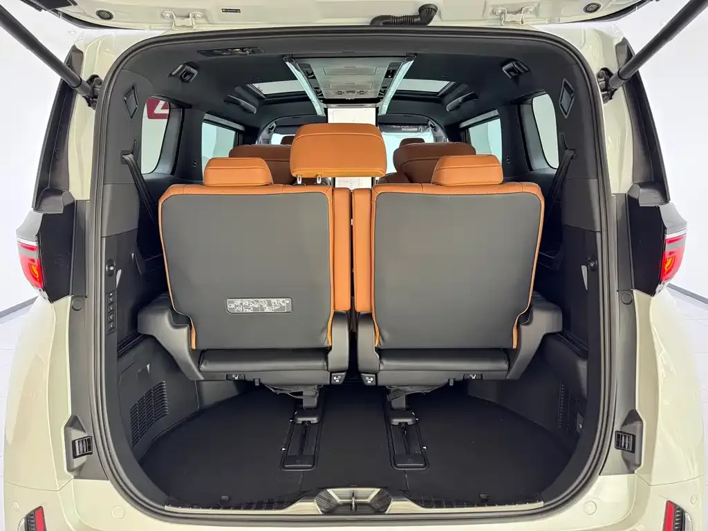 Toyota Vellfire — фото 7