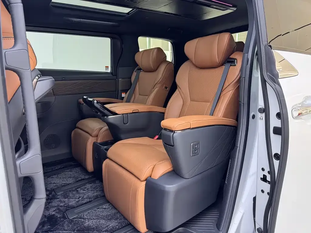 Toyota Vellfire — фото 2