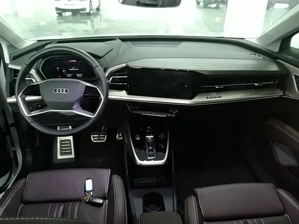 Audi Q5 e-tron — фото 4