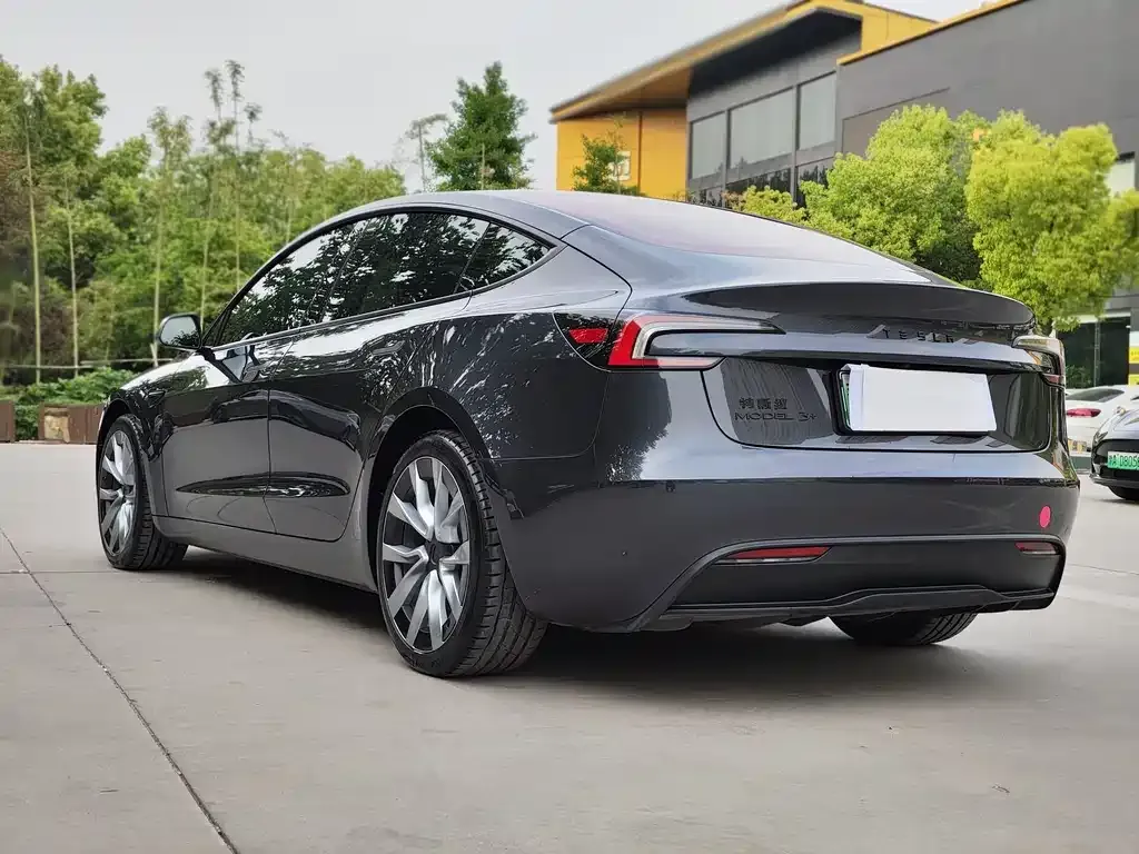 Tesla Model 3 — фото 8