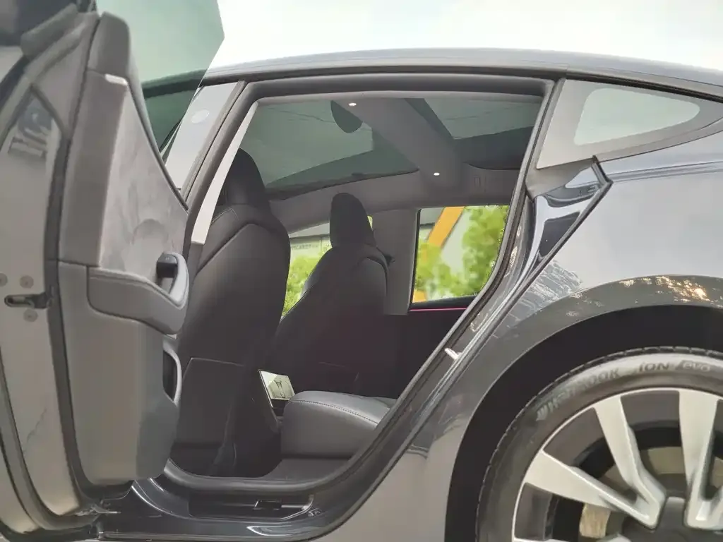 Tesla Model 3 — фото 4