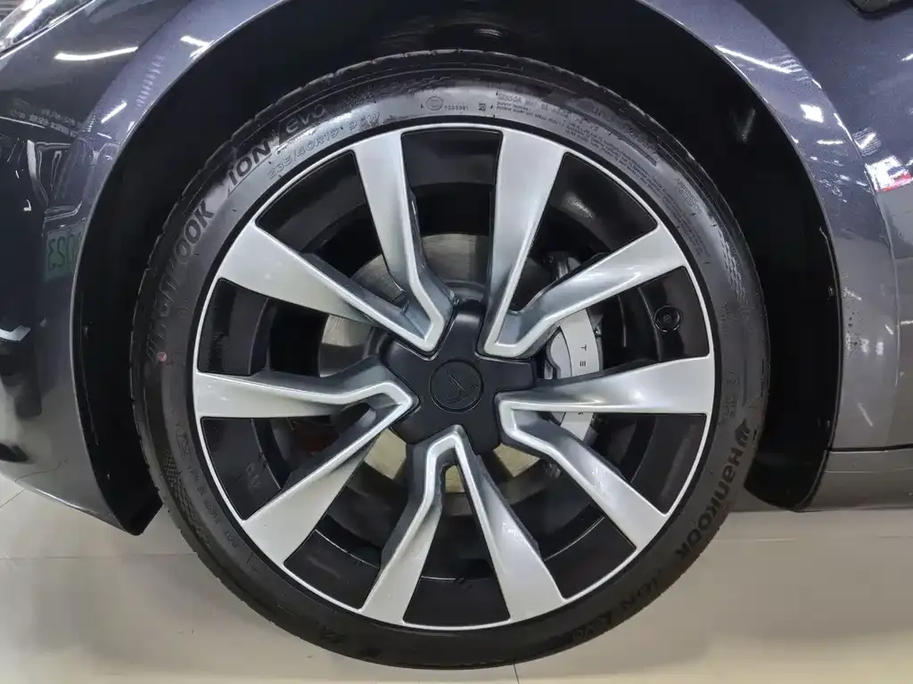 Tesla Model 3 — фото 3