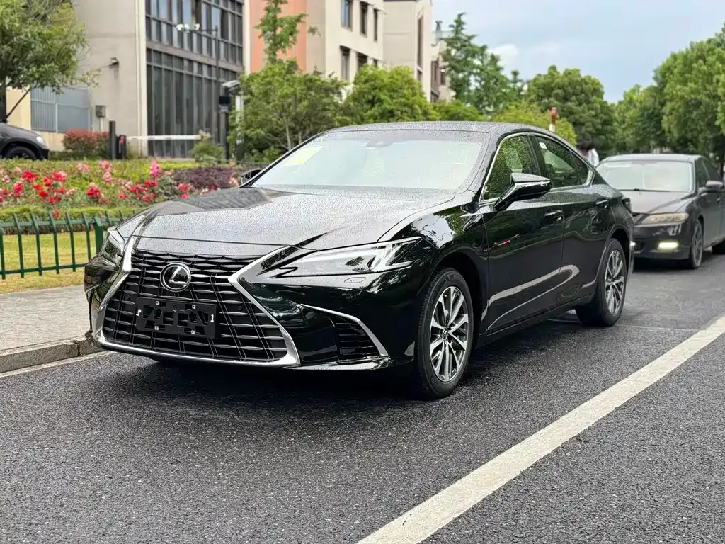 Lexus ES — фото 1
