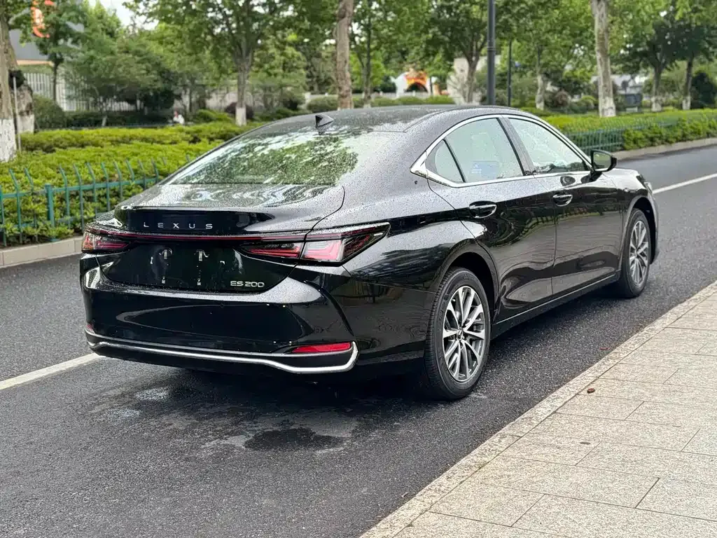 Lexus ES — фото 8