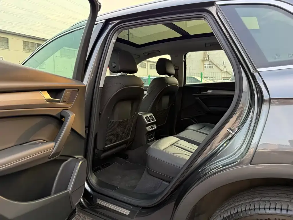 Audi Q5L 2021 из CN, фото 2