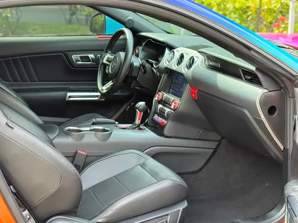 Ford Mustang 2023 из CN, фото 2