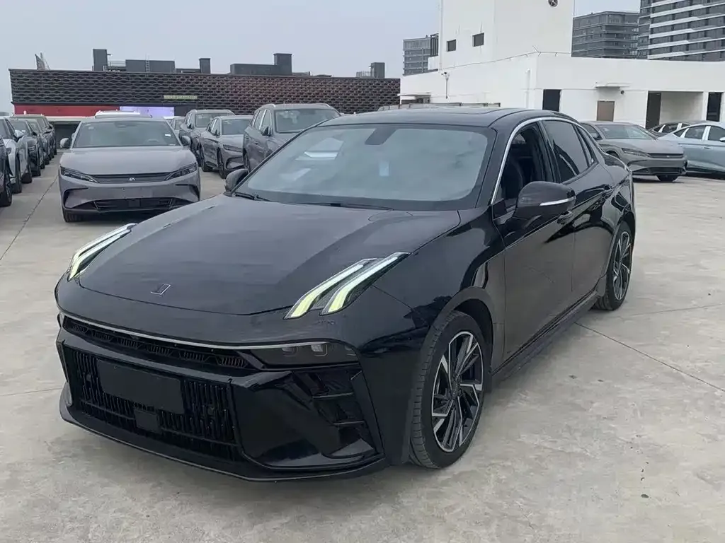 Lynk & Co 03