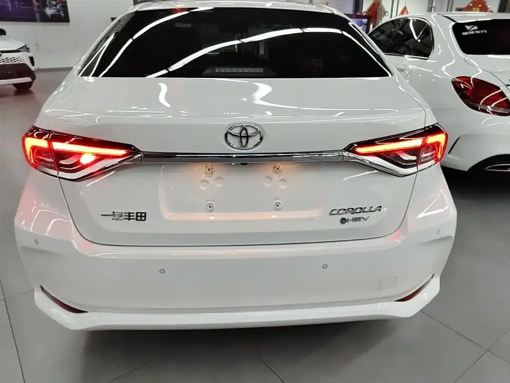 Toyota Corolla — фото 3