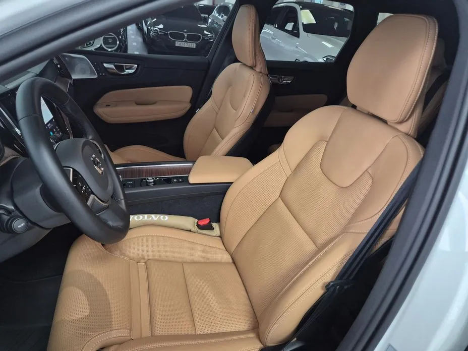 Volvo XC60 — фото 10