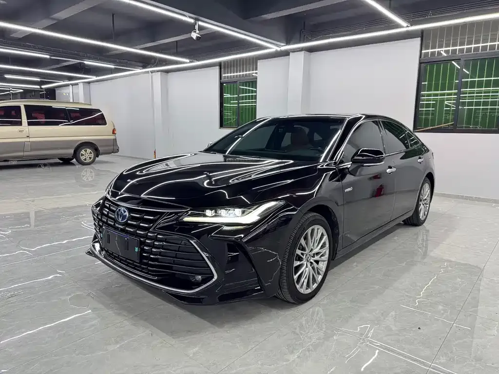 Toyota Avalon — фото 1