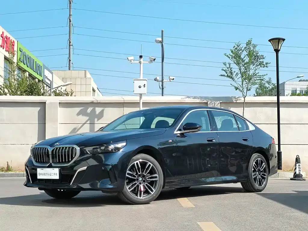 BMW 5 Series — фото 1