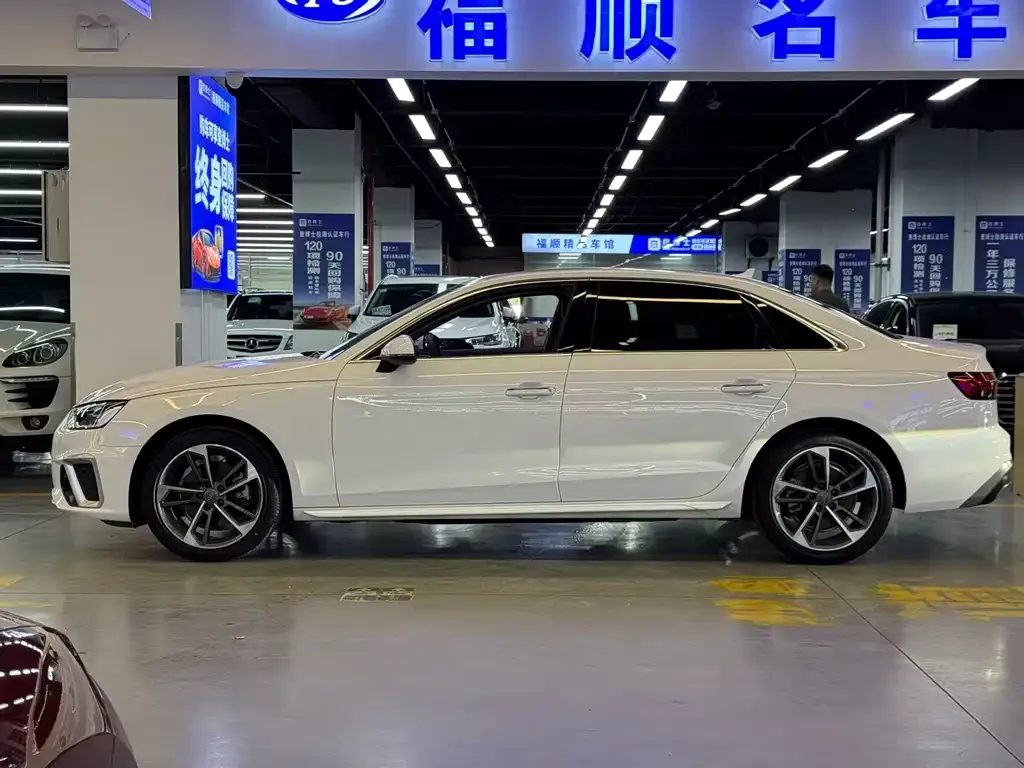 Audi A4L 2021 из CN, фото 3