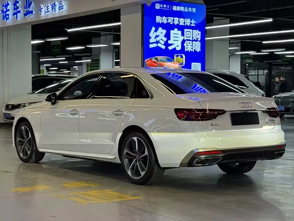 Audi A4L 2021 из CN, фото 9