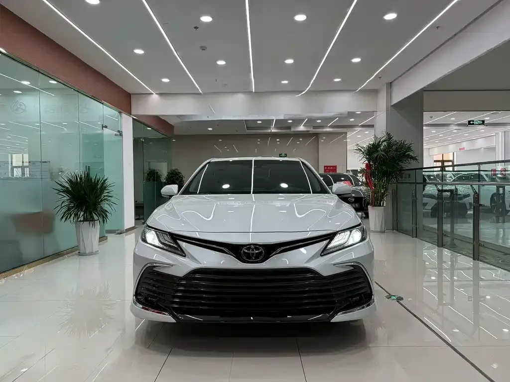 Toyota Camry — фото 6
