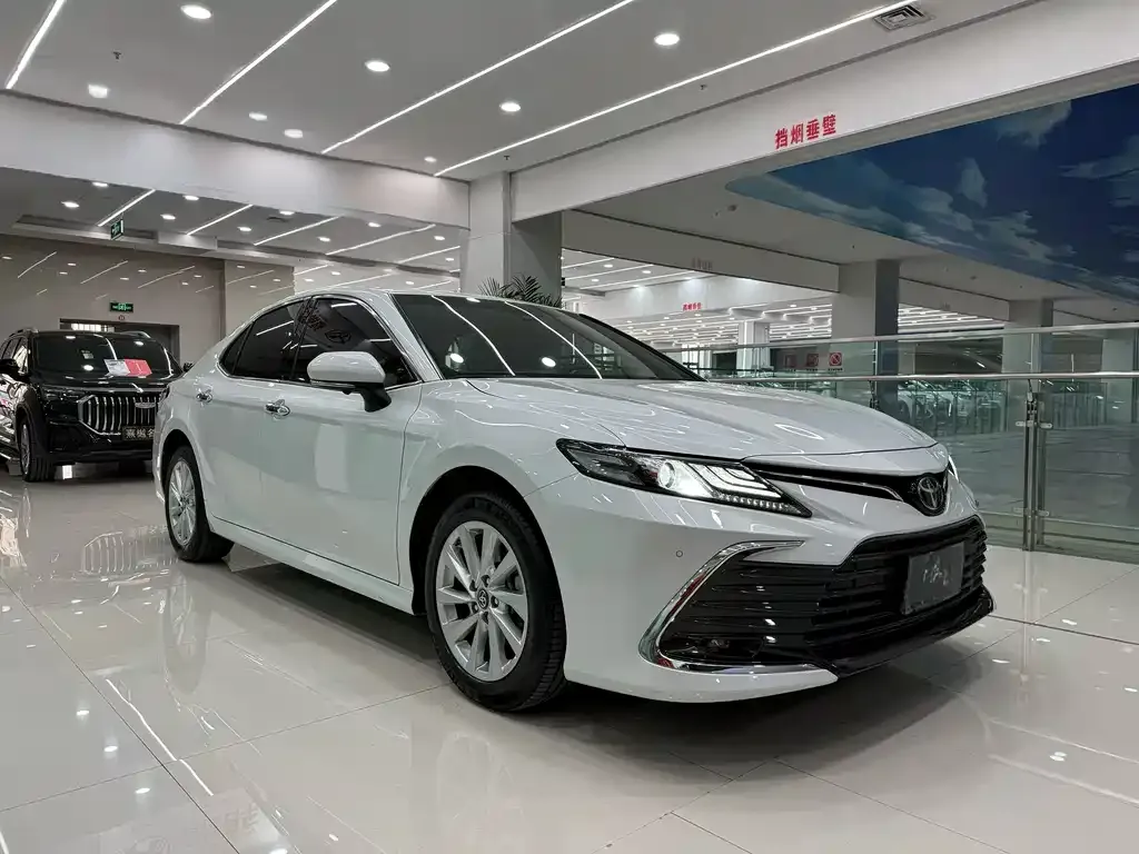 Toyota Camry — фото 8