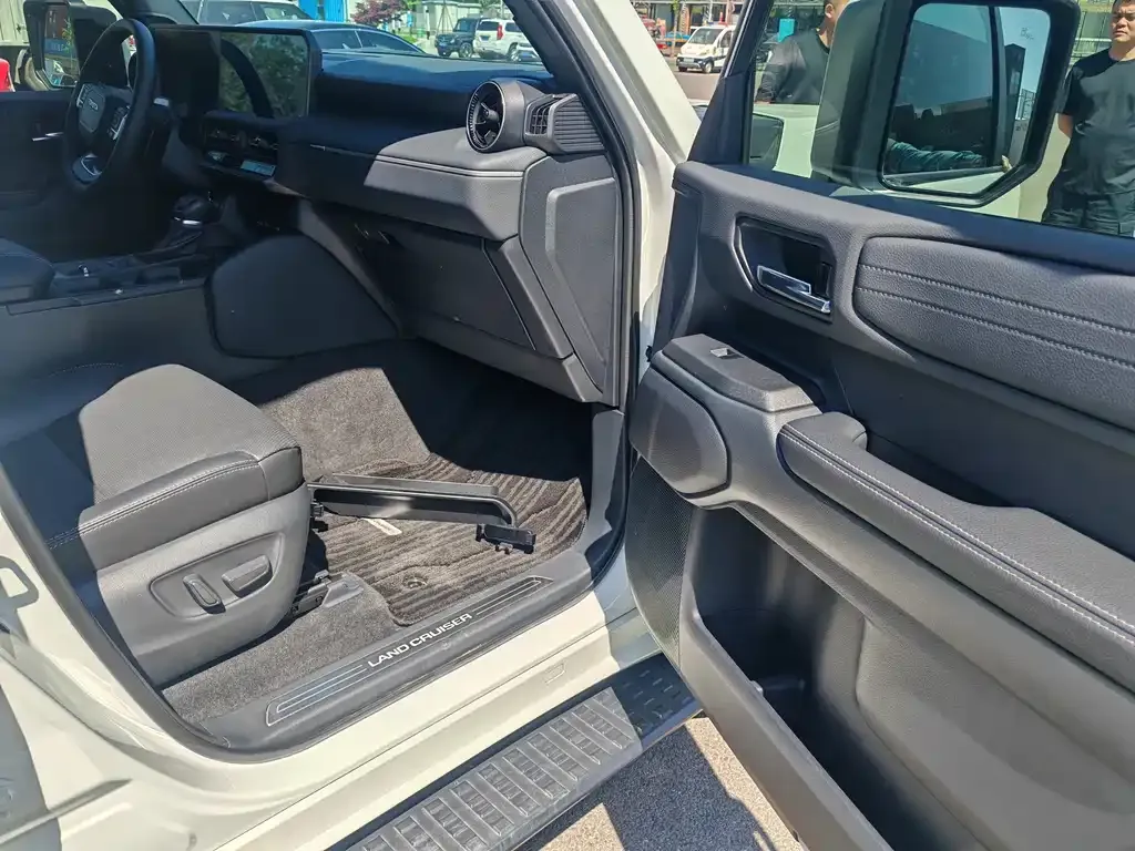 Toyota Prado — фото 4