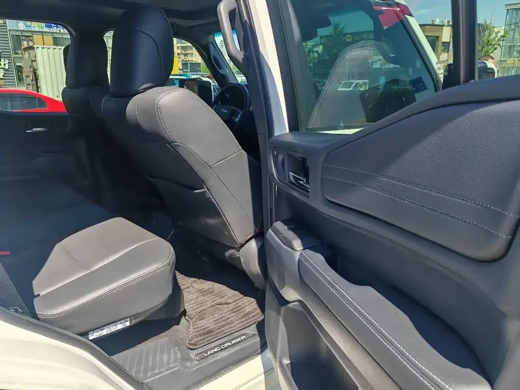 Toyota Prado — фото 2