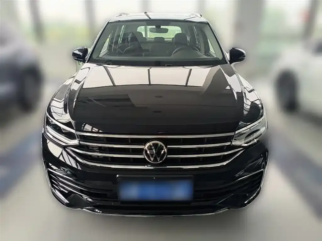 Volkswagen Tiguan L — фото 3