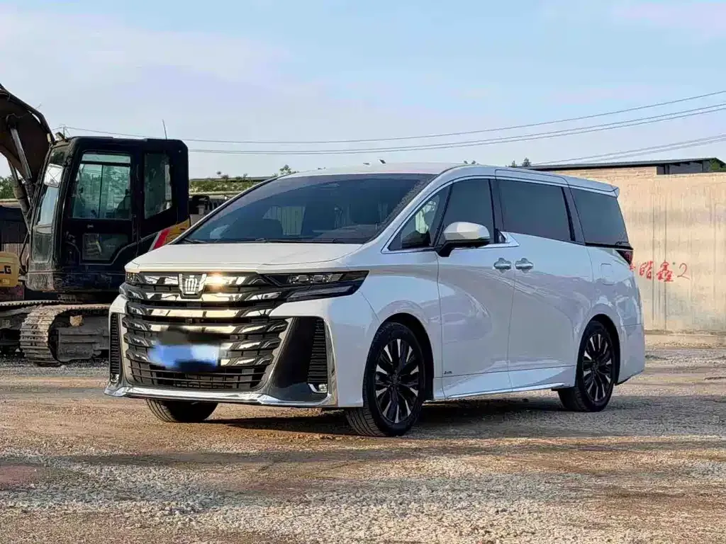 Toyota Vellfire — фото 1