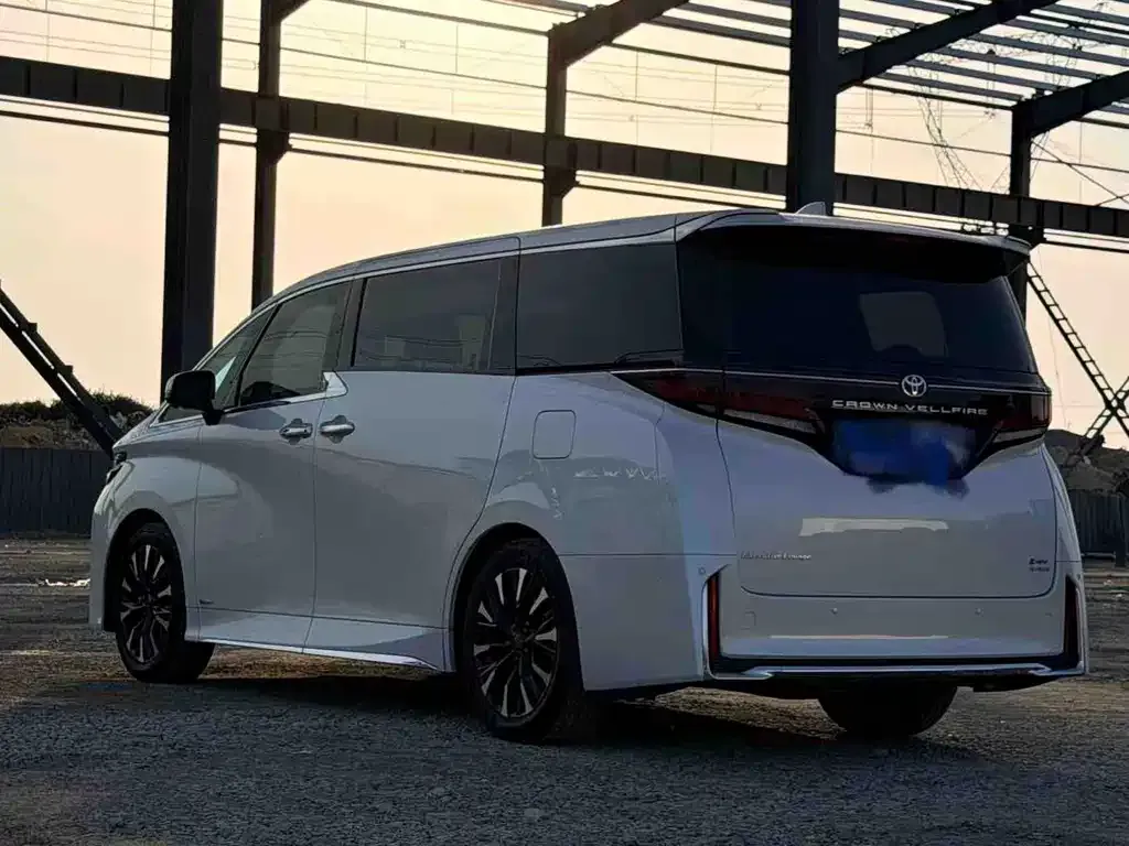 Toyota Vellfire — фото 4