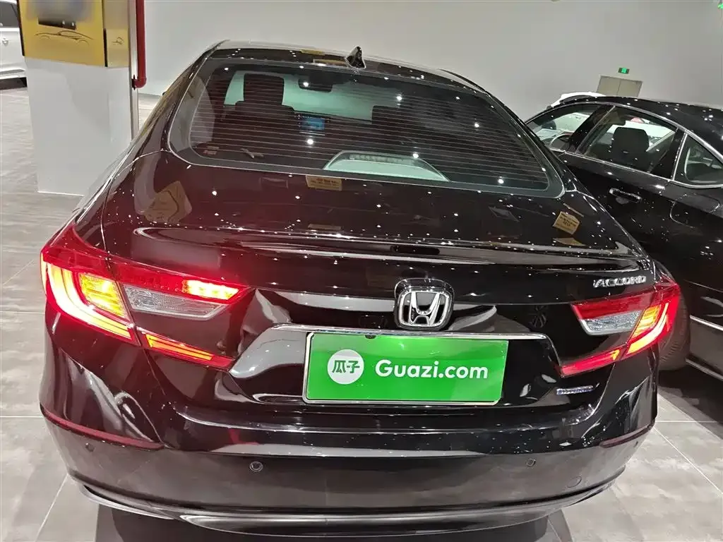 Honda Accord — фото 10