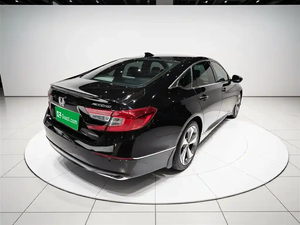 Honda Accord — фото 8