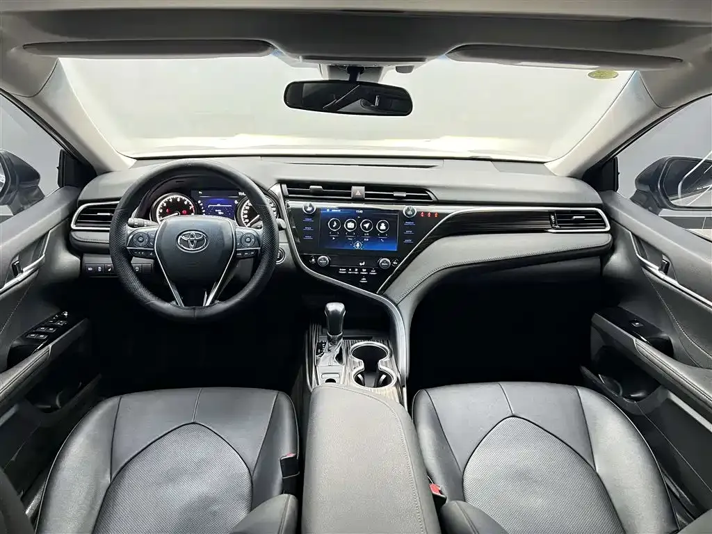 Toyota Camry — фото 8