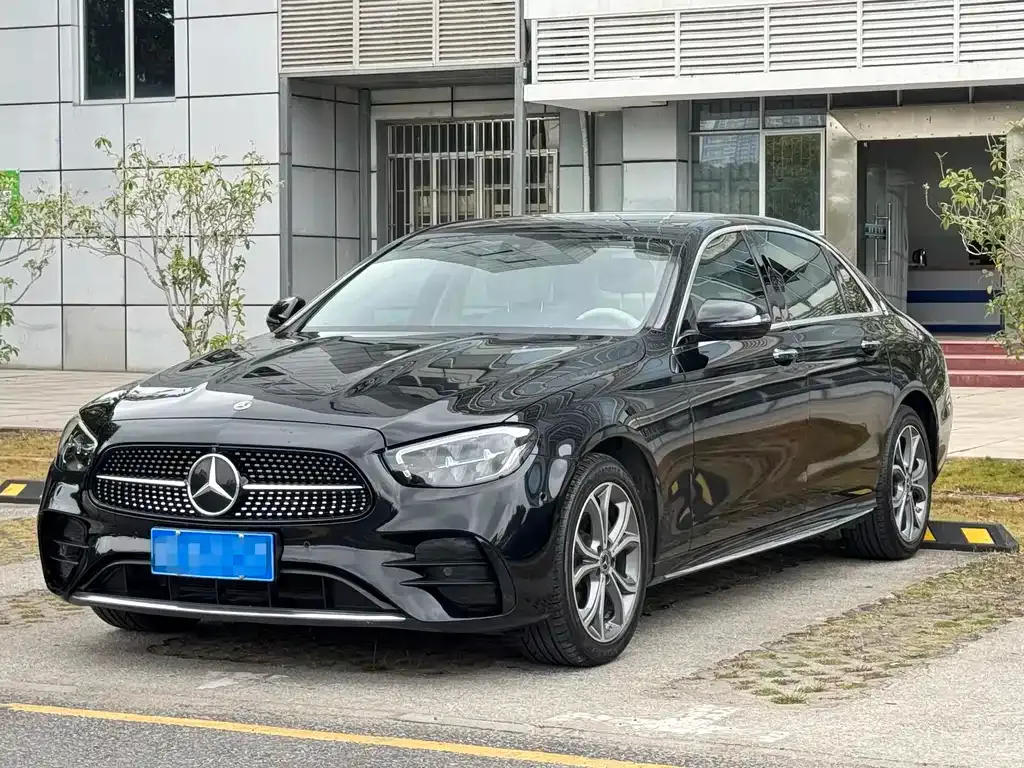 Mercedes-Benz E-Class — фото 1