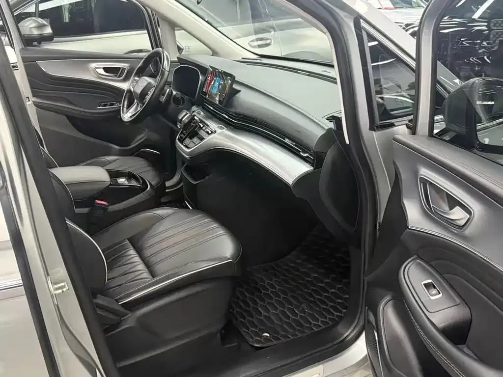 Roewe iMAX8 2021 из CN, фото 3