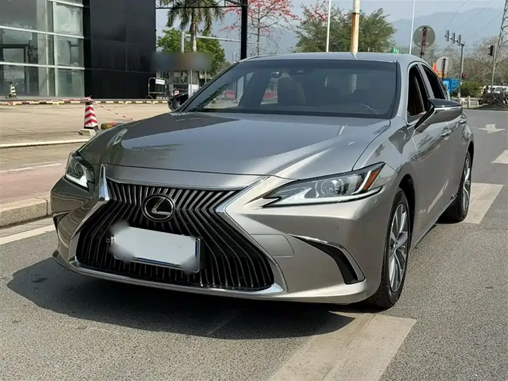 Lexus ES — фото 1