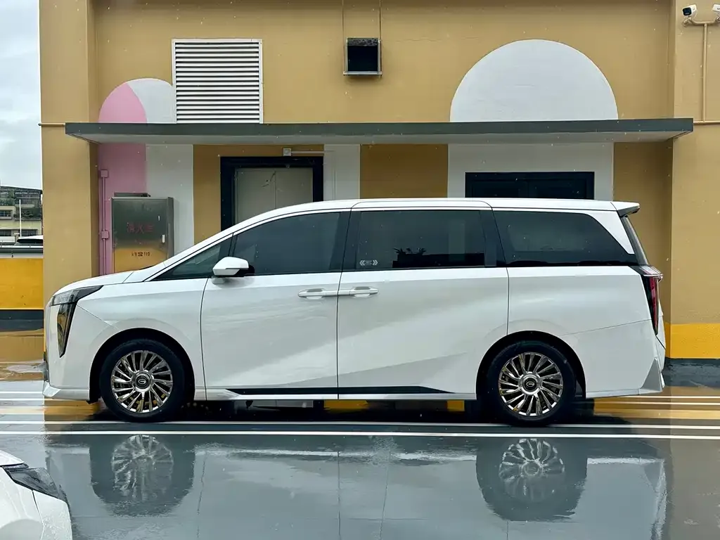 GAC Motor Trumpchi M8 — фото 2