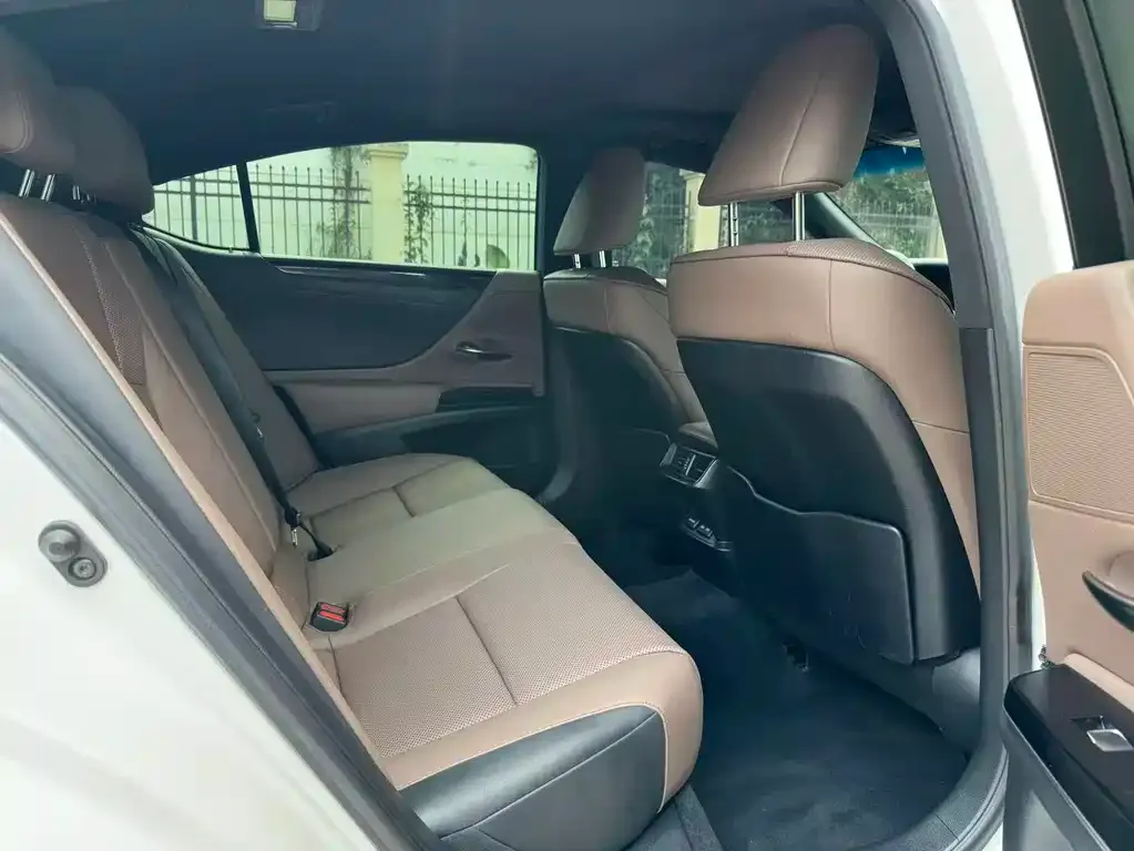 Lexus ES 2023 из CN, фото 2