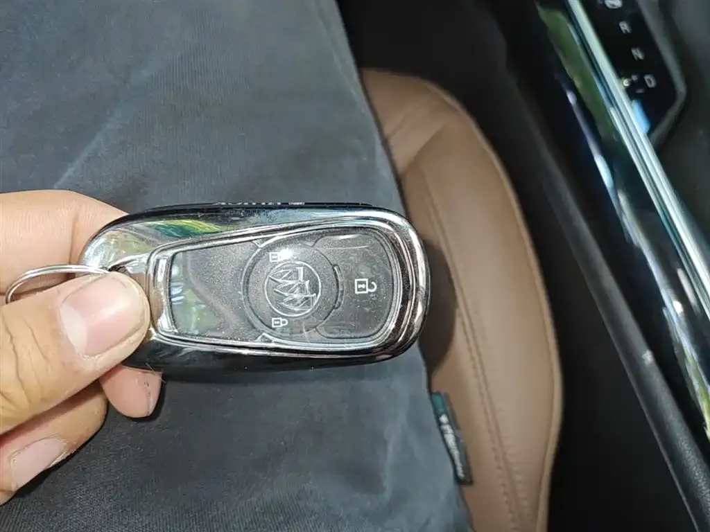Buick GL6 2022 из CN, фото 2