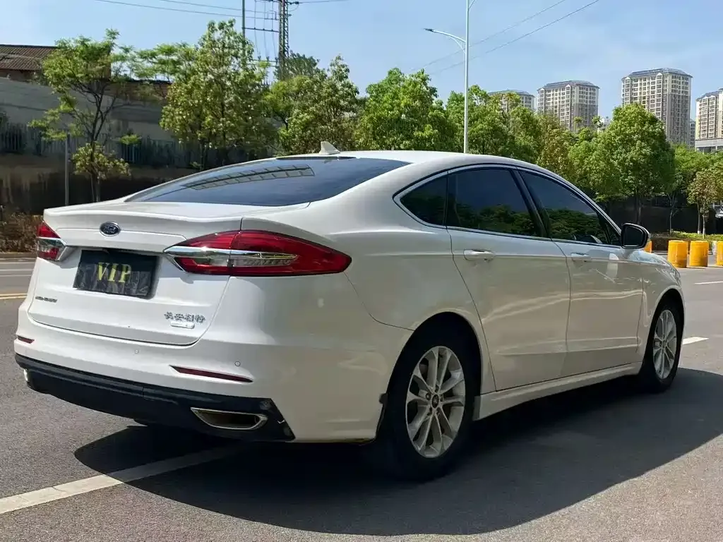 Ford Mondeo — фото 4
