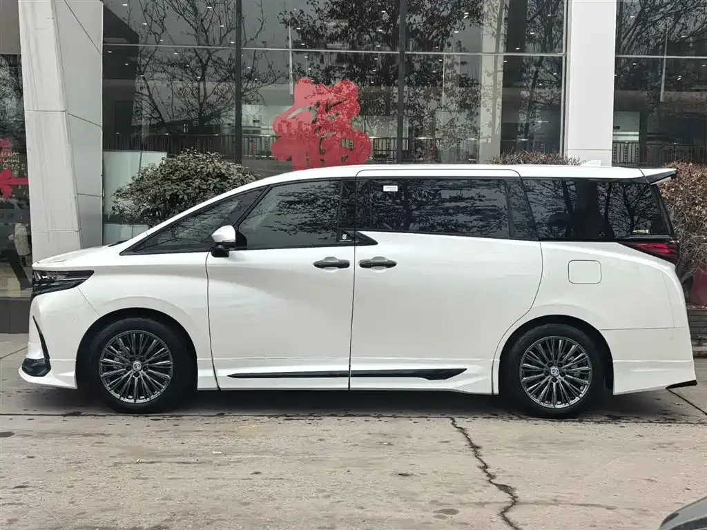 Toyota Alphard — фото 7