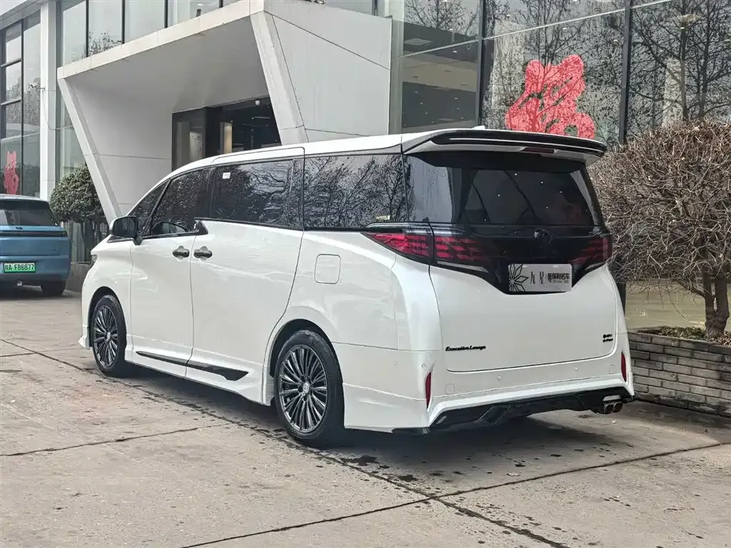 Toyota Alphard — фото 5