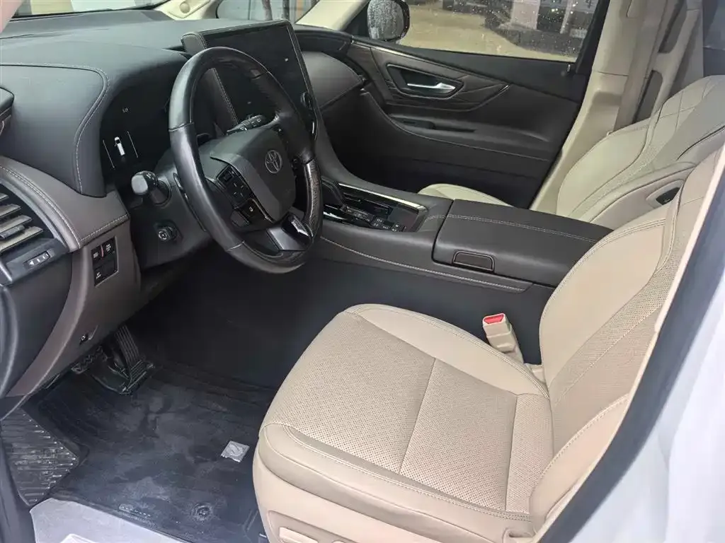 Toyota Alphard — фото 2