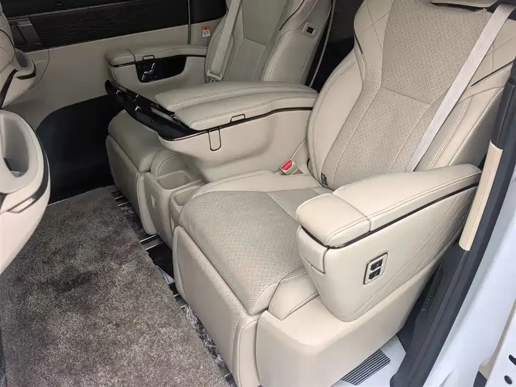 Toyota Alphard — фото 9