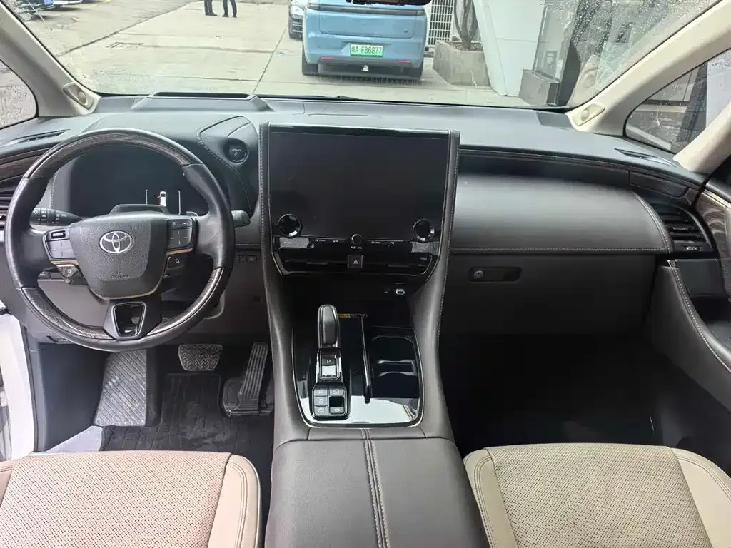 Toyota Alphard — фото 8