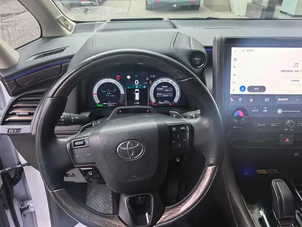 Toyota Alphard — фото 6