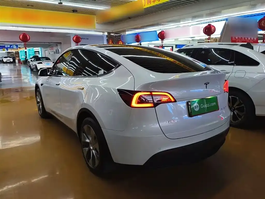 Tesla Model Y — фото 7