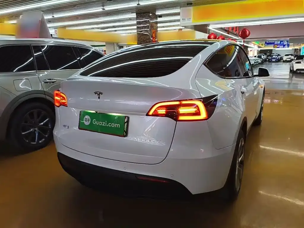 Tesla Model Y — фото 8