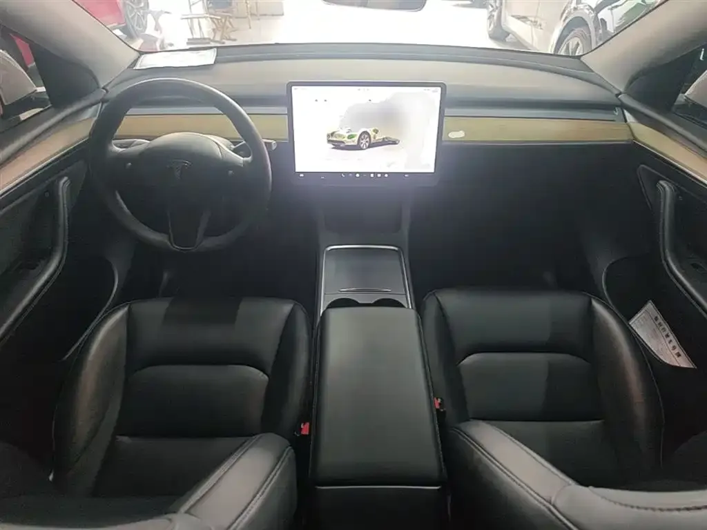 Tesla Model Y — фото 6