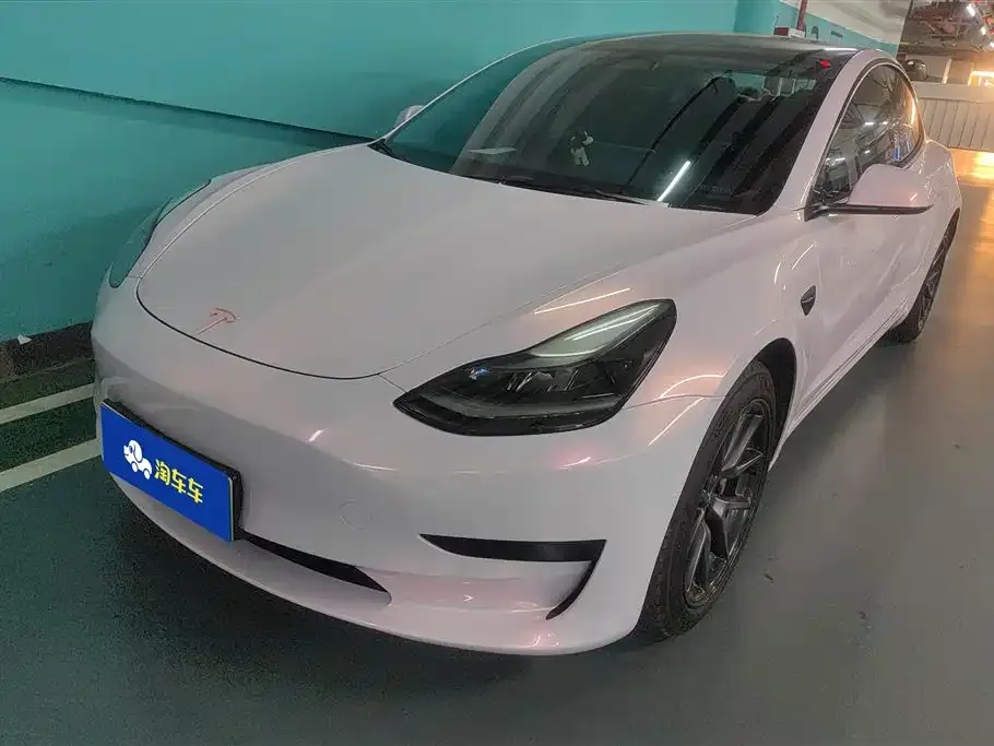 Tesla Model 3 — фото 1